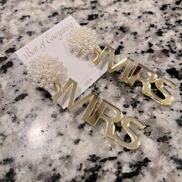 Mrs earrings - Picture 1 of 1